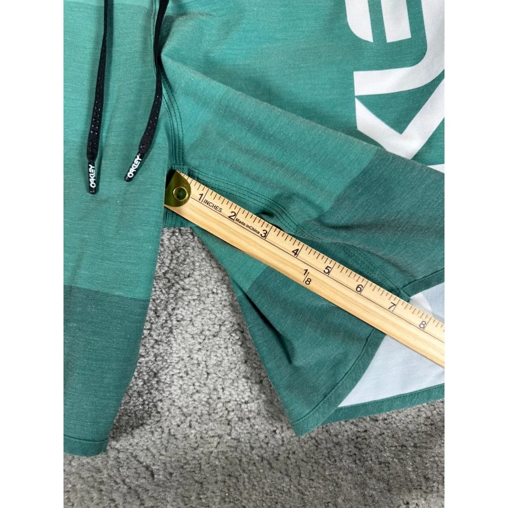 Oakley Hydrolix Board Shorts Mens 30 Green Stripe Performance Swim Trunks